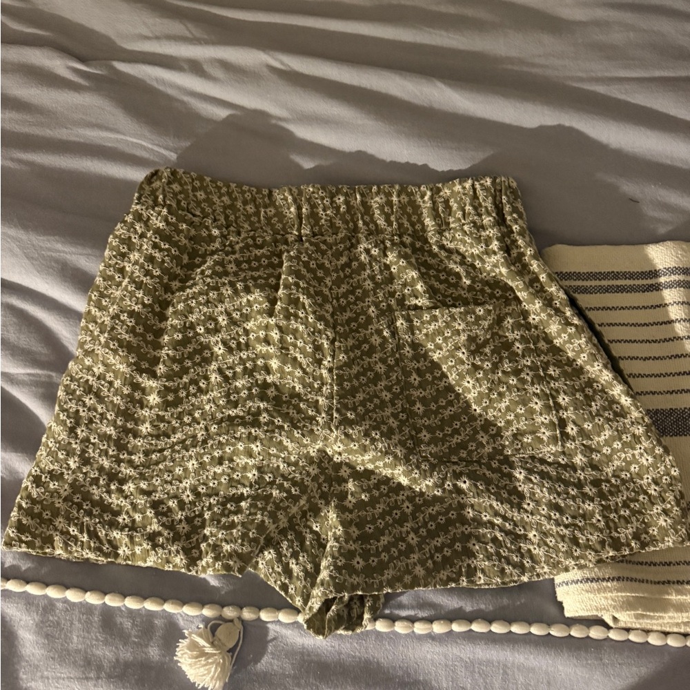 ZARA SHORTS - Picture 2 of 2